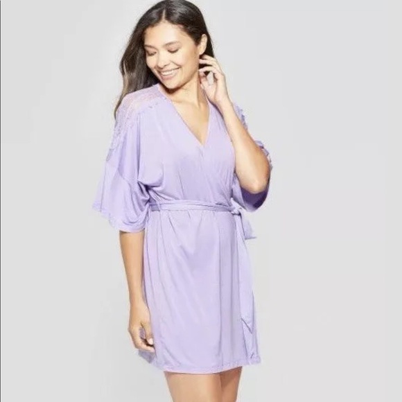 Gilligan & O'Malley Other - 💙 Gillian O’Malley  Lace Trimmed Robe